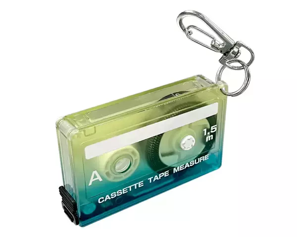 「カセットテープがメジャーに！？レトロかわいいデザインで「測る」を楽しくする『カセットテープメジャー』12月下旬発売」の画像