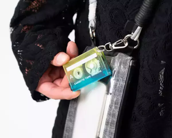 「カセットテープがメジャーに！？レトロかわいいデザインで「測る」を楽しくする『カセットテープメジャー』12月下旬発売」の画像