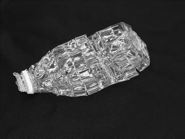 「ペットボトル減容回収機「ボトルスカッシュ」シリーズに2人同時使用・2本同時投入可能な「DRV-250」が登場」の画像