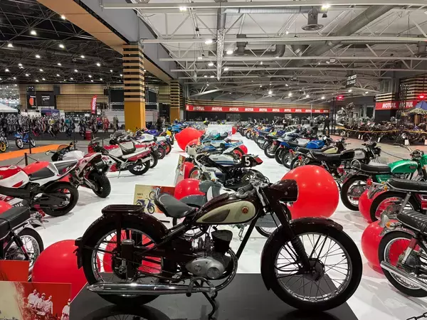 「コンセプトモデル『Y/AI』がフランスのリヨンモータショーに出展」の画像