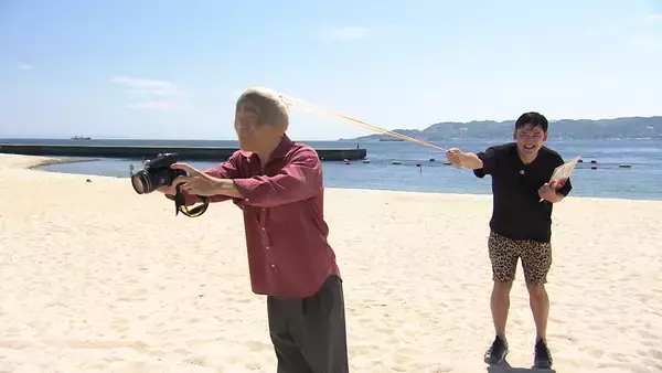 「霜降りが十三の強烈キャラ集団と３年ぶりに再会！　さよならトゥギャ山先生…ラスト撮影会」の画像