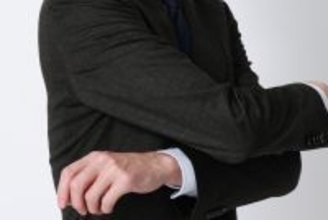 着心地はルームウエア級、見た目はフォーマルのようなきちんと感ジャージーなのにウール見えする究極の「伸びるスーツ」を発売