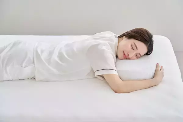 「夏でも、冬でも“頭が蒸れない”という新常識シリーズ累計販売数100万個突破の『ヒツジのいらない枕®』から通気性に特化した新モデルが誕生『ヒツジのいらない枕® ー和みー』」の画像