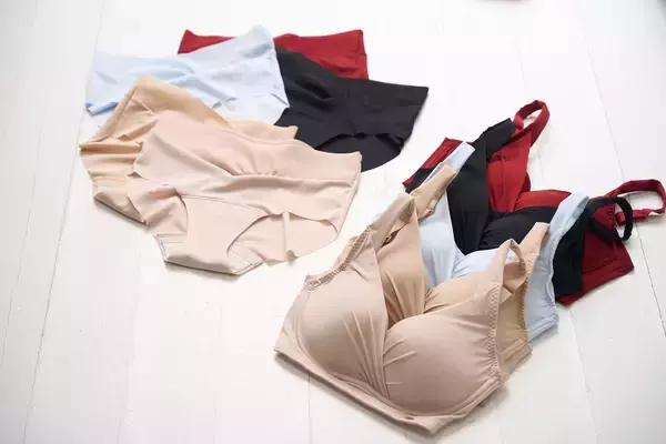 「累計販売数100万枚突破*のモモフルより、シームレス・冷感・防臭生地採用、産婦人科医×バストケア専門家ダブル監修の「ぴたRich™」おりもの吸水ショーツ＆ブラが5/31新発売」の画像