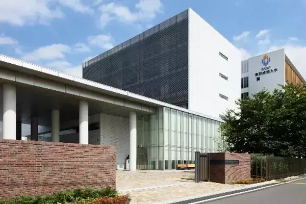 「東京成徳大学が『大学探しランキングブック2026（大学通信 2025年12月12日発行）』の学部系統別（商・経営系）実就職率のランキングで、東京1位となりました。」の画像