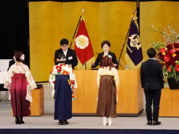 「帝京平成大学が2023年度卒業式を日本武道館で挙行」の画像