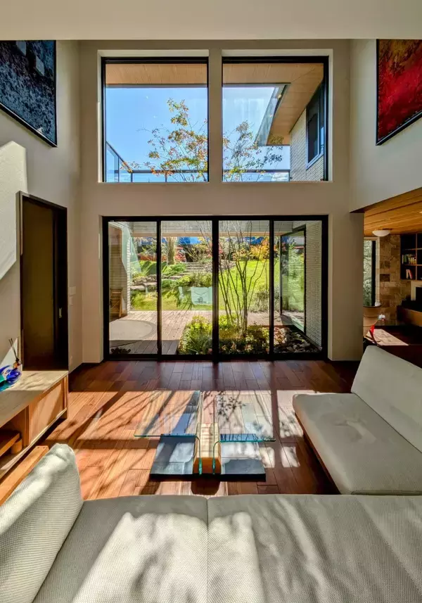 「美しい丘のある庭」の画像