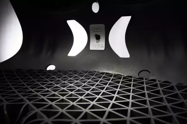 「優れた体圧分散・フィット感で先生のような姿勢に！？『ヒツジのいらない枕®』から姿勢サポートチェア『おしり先生 Produced by ヒツジのいらない枕®』を新発売」の画像