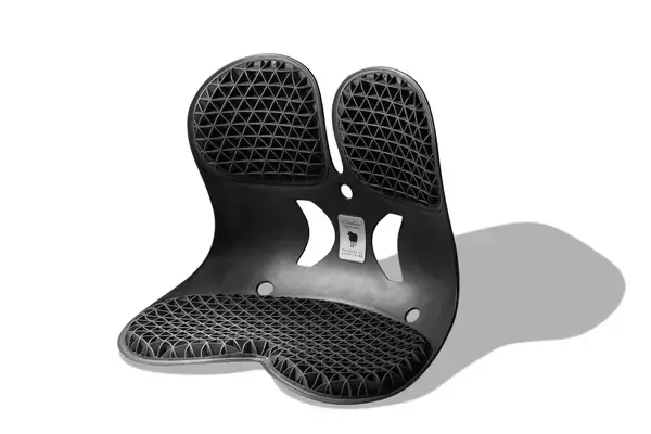 「優れた体圧分散・フィット感で先生のような姿勢に！？『ヒツジのいらない枕®』から姿勢サポートチェア『おしり先生 Produced by ヒツジのいらない枕®』を新発売」の画像