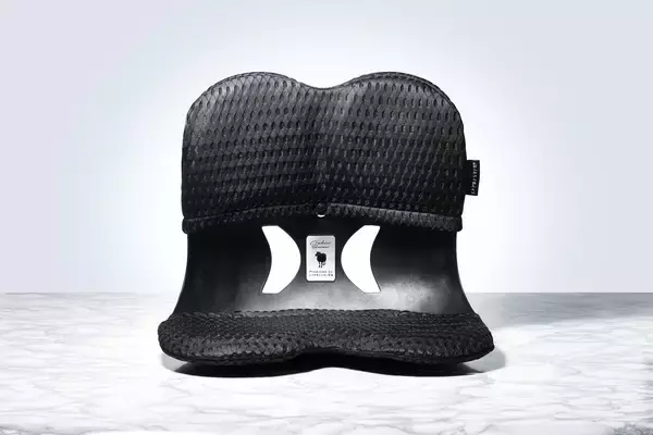 「優れた体圧分散・フィット感で先生のような姿勢に！？『ヒツジのいらない枕®』から姿勢サポートチェア『おしり先生 Produced by ヒツジのいらない枕®』を新発売」の画像