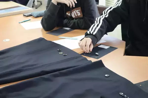 「「制服は卒業したら着れない」という常識を変える生徒が主体となり“自分の未来”に合わせてつくる「オーダースーツ制服」を導入」の画像