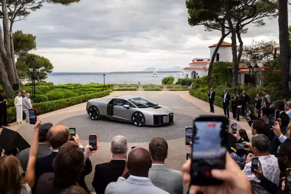 「AUDI AG CEOデルナー：「Audi Nuvolariは、アウディにおける技術的刷新を体現したモデルです」」の画像