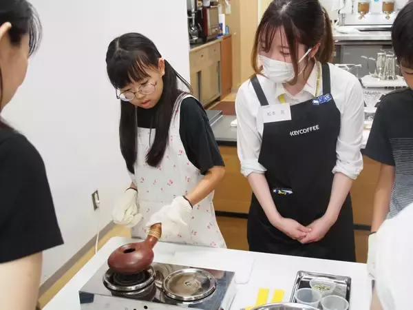 「親子で“コーヒーグラウンズ”のアップサイクルに挑戦」の画像