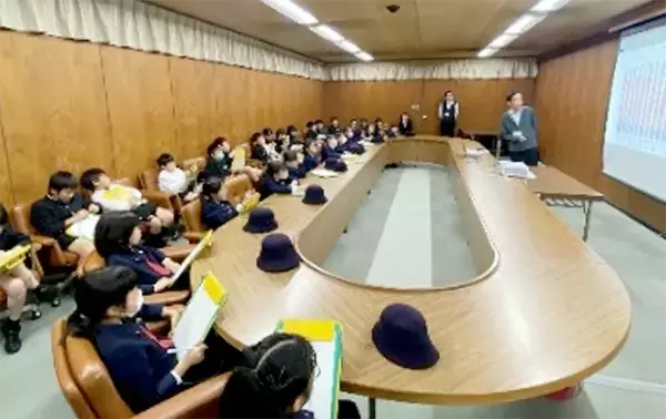 「【香川大学】高松市役所×附属高松小学校×ミライのわがまちプロジェクトの共同企画　子どもたちが描く「未来の高松」　学びと創造の成果を高松市へ提案」の画像