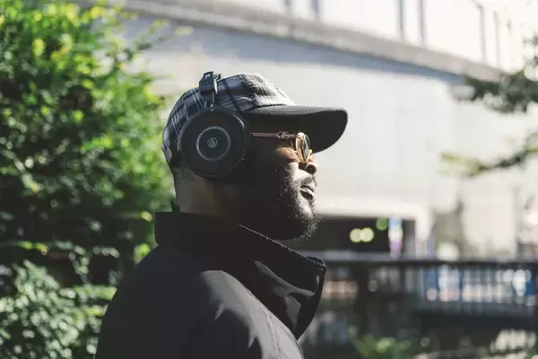 「世界的音楽アワード受賞のヒップホップアーティストKnxwledgeの音楽制作の裏側と日本滞在の様子に迫るドキュメンタリーフィルムを公開」の画像