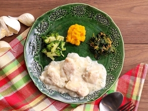 鶏もも肉をホワイトソースで包み込んだ「とろけるチーズのシュクメルリ」が今年も登場！