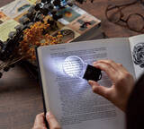 「日常の“見えにくい”をサポート  電球モチーフが可愛いライト付きルーペを2月下旬より発売」の画像6