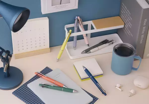 「『ジェットストリーム 多機能ペン 4&1』2025年12月1日（月）新軸色発売」の画像