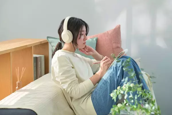 「『JETSTREAM Lite touch ink（ジェットストリーム ライトタッチインク）』搭載モデル2024年3月18日（月）より順次店頭展開開始」の画像