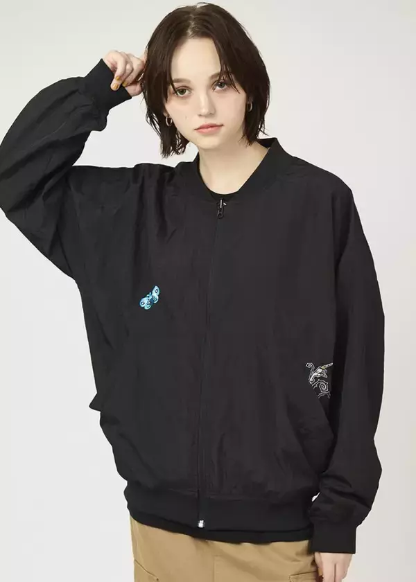 「『ティム・バートンのコープスブライド』とグラニフがコラボレーション！ダークでロマンティックな作品からスウェットやブルゾン、バッグなど11アイテムが登場」の画像