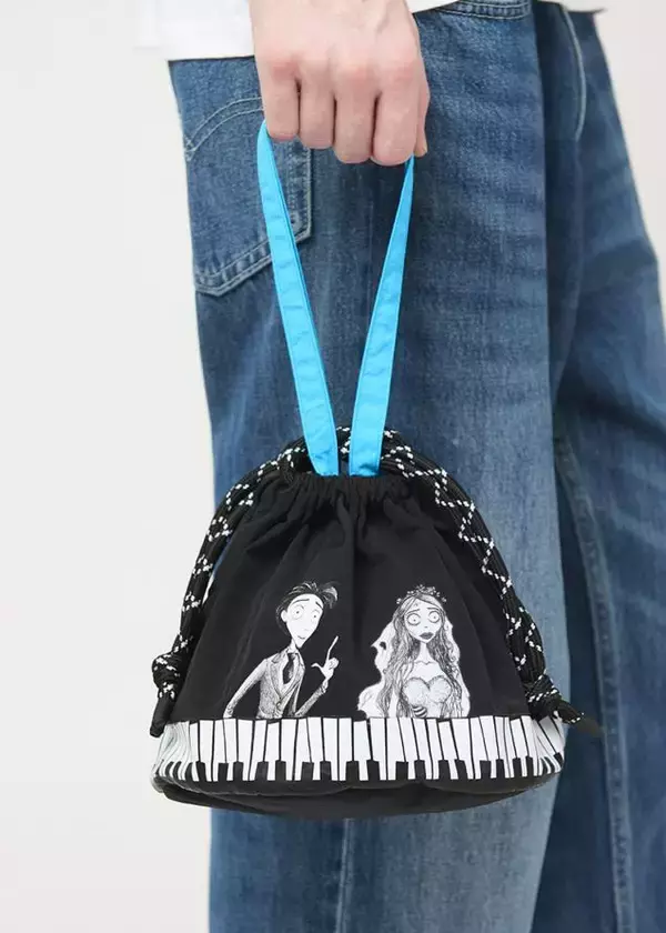 「『ティム・バートンのコープスブライド』とグラニフがコラボレーション！ダークでロマンティックな作品からスウェットやブルゾン、バッグなど11アイテムが登場」の画像