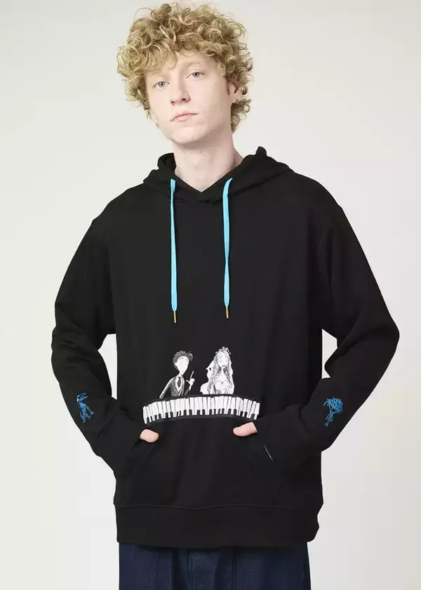 「『ティム・バートンのコープスブライド』とグラニフがコラボレーション！ダークでロマンティックな作品からスウェットやブルゾン、バッグなど11アイテムが登場」の画像