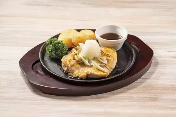 「低温調理で仕立てたローストポークやスープ仕立てのスパゲッティなどデニーズのメニューを大幅リニューアル2025年6月18日（水）」の画像