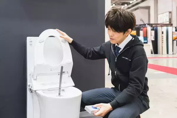 「LIXIL、清掃現場の声を聞き、導入後は丁寧に伴走。「失敗させないDX」で、日本のトイレの「きれい」を守る。」の画像