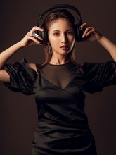 アメリカンレストラン「ハードロックカフェ」東京店限定 DJ Cellyコラボレーショングッズ第2弾を販売、発売を記念したチャリティDJイベントを開催