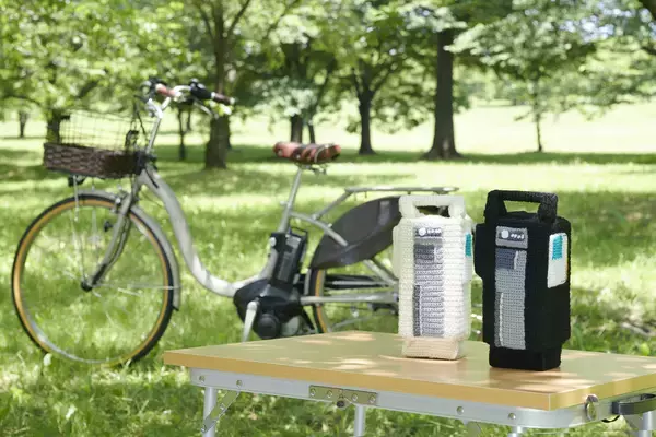 電動アシスト自転車PASのバッテリー風のあみぐるみ登場。便利機能を搭載した新作をサイクリングのお供に!!