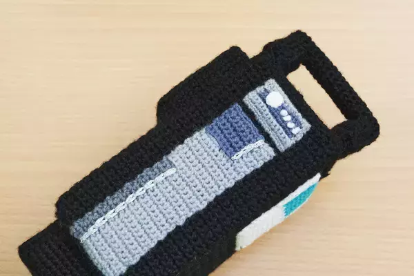 「電動アシスト自転車PASのバッテリー風のあみぐるみ登場。便利機能を搭載した新作をサイクリングのお供に!!」の画像