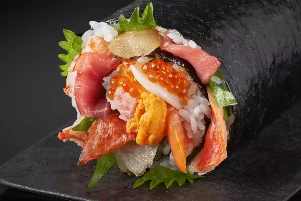 「節分の多様な楽しみ方に対応し、すべてのアイテムにハーフサイズをご用意日本各地の旨い魚を使用した『日本名海産恵方巻』などアピタ・ピアゴと鮮魚専門店「魚優(うおゆう)」の恵方巻、予約受付開始」の画像