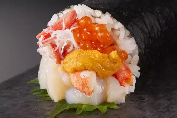 「節分の多様な楽しみ方に対応し、すべてのアイテムにハーフサイズをご用意日本各地の旨い魚を使用した『日本名海産恵方巻』などアピタ・ピアゴと鮮魚専門店「魚優(うおゆう)」の恵方巻、予約受付開始」の画像