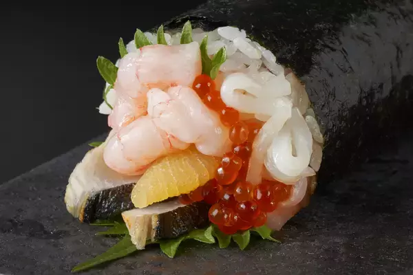 「節分の多様な楽しみ方に対応し、すべてのアイテムにハーフサイズをご用意日本各地の旨い魚を使用した『日本名海産恵方巻』などアピタ・ピアゴと鮮魚専門店「魚優(うおゆう)」の恵方巻、予約受付開始」の画像