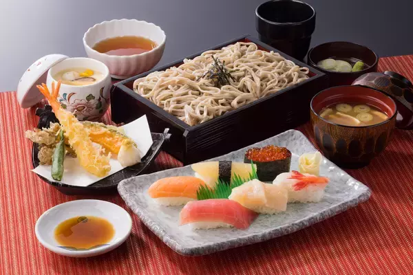 「とんでんが運営する「湯けむりの丘 つきさむ温泉」が『第２０回ニフティ温泉　年間ランキング２０２５』にて北海道総合第３位＆北海道口コミ部門第１位を受賞！」の画像