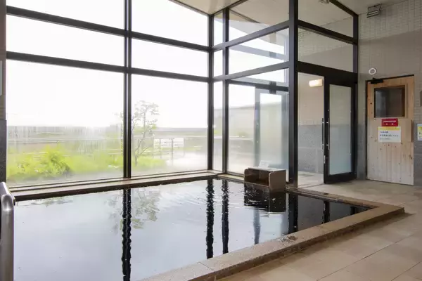 「とんでんが運営する「湯けむりの丘 つきさむ温泉」が『第２０回ニフティ温泉　年間ランキング２０２５』にて北海道総合第３位＆北海道口コミ部門第１位を受賞！」の画像