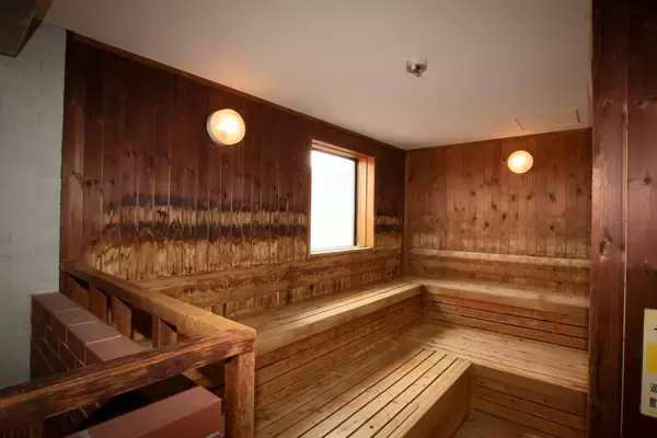 「とんでんが運営する「湯けむりの丘 つきさむ温泉」が『第２０回ニフティ温泉　年間ランキング２０２５』にて北海道総合第３位＆北海道口コミ部門第１位を受賞！」の画像