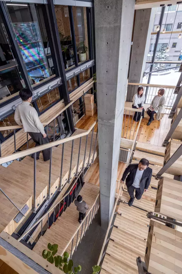 「北海道初※1、省エネルギー設計のみで実現したNearly ZEBオフィス竣工～環境性能の向上と地域資源の活用を両立、北海道産トドマツを構造材に採用した寒冷地モデル～」の画像