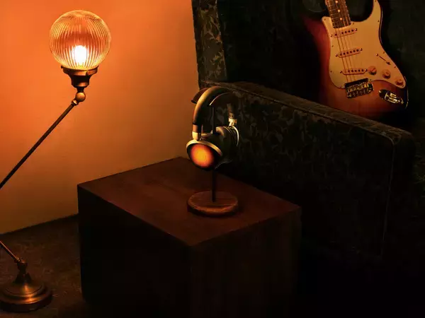 「国内名門ギターメーカー・フジゲン社による職人技が光るウッドヘッドホンを数量限定で発売」の画像