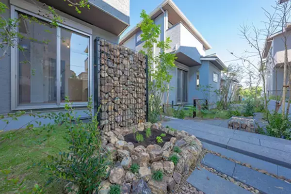 千葉県市川市　高台エリアの風致地区。住民同士の交流を育む緑のフットパスを配置「NOEN(ノエン)市川」（全21棟）を開発