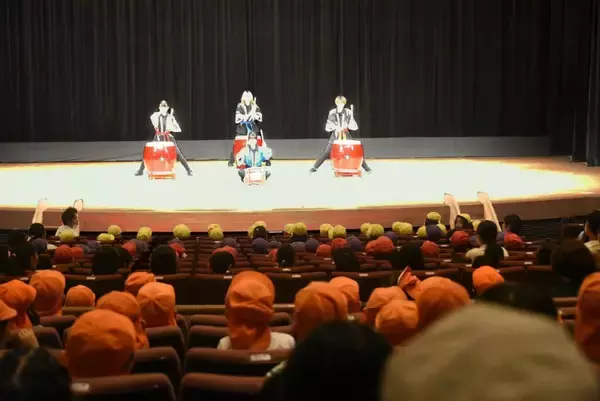 「【京都橘大学】山科区内の民間保育園18園から園児・保育関係者500名を招き「たちばなわくわく交流フェスタ」を開催　―課外活動団体・京炎そでふれ！部が主催する大学生と園児の交流イベント」の画像