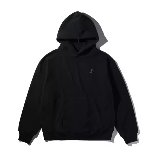 「COURTSIDE FREECE（コートサイドフリース）シリーズプレー前のアップ、移動時に身体を暖かく包み込む軽量で防寒性に優れる機能的なフリースウェアシリーズ 好評発売中」の画像