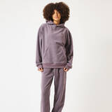 「COURTSIDE FREECE（コートサイドフリース）シリーズプレー前のアップ、移動時に身体を暖かく包み込む軽量で防寒性に優れる機能的なフリースウェアシリーズ 好評発売中」の画像15