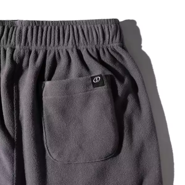 「COURTSIDE FREECE（コートサイドフリース）シリーズプレー前のアップ、移動時に身体を暖かく包み込む軽量で防寒性に優れる機能的なフリースウェアシリーズ 好評発売中」の画像