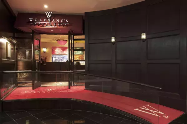 「「ウルフギャング・ステーキハウス」福岡店　選べる3種の10周年記念コース」の画像