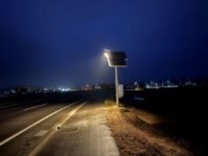 センコー、北海道厚真町に自律型スマート街路灯10基を寄付