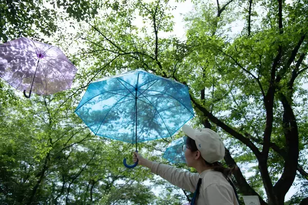 「那須千本松牧場が約120本のカラフル傘で梅雨を彩る期間限定イベント「千本松アンブレラウォーク」を初開催」の画像