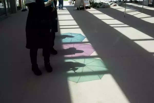 「那須千本松牧場が約120本のカラフル傘で梅雨を彩る期間限定イベント「千本松アンブレラウォーク」を初開催」の画像