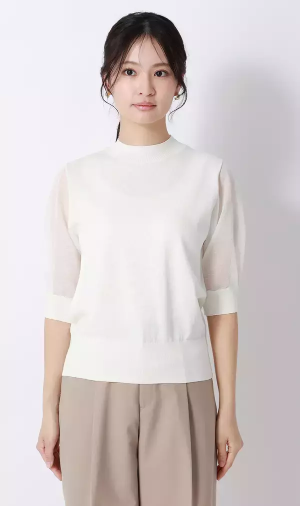 「一枚でも透けを気にせず着用可能、夏の上品スタイルに　「抜け感」と「きちんと感」を両立させた『袖だけシアーニット』が新登場」の画像