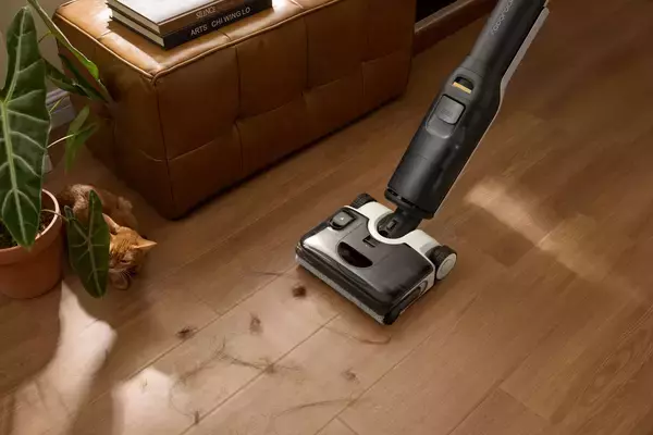 「部屋の隅々までくまなく清掃。毎分450回高速回転するローラーでスムーズに汚れを落とす多機能スティック型水拭き掃除機「Roborock F25 Gen 2」を発売」の画像